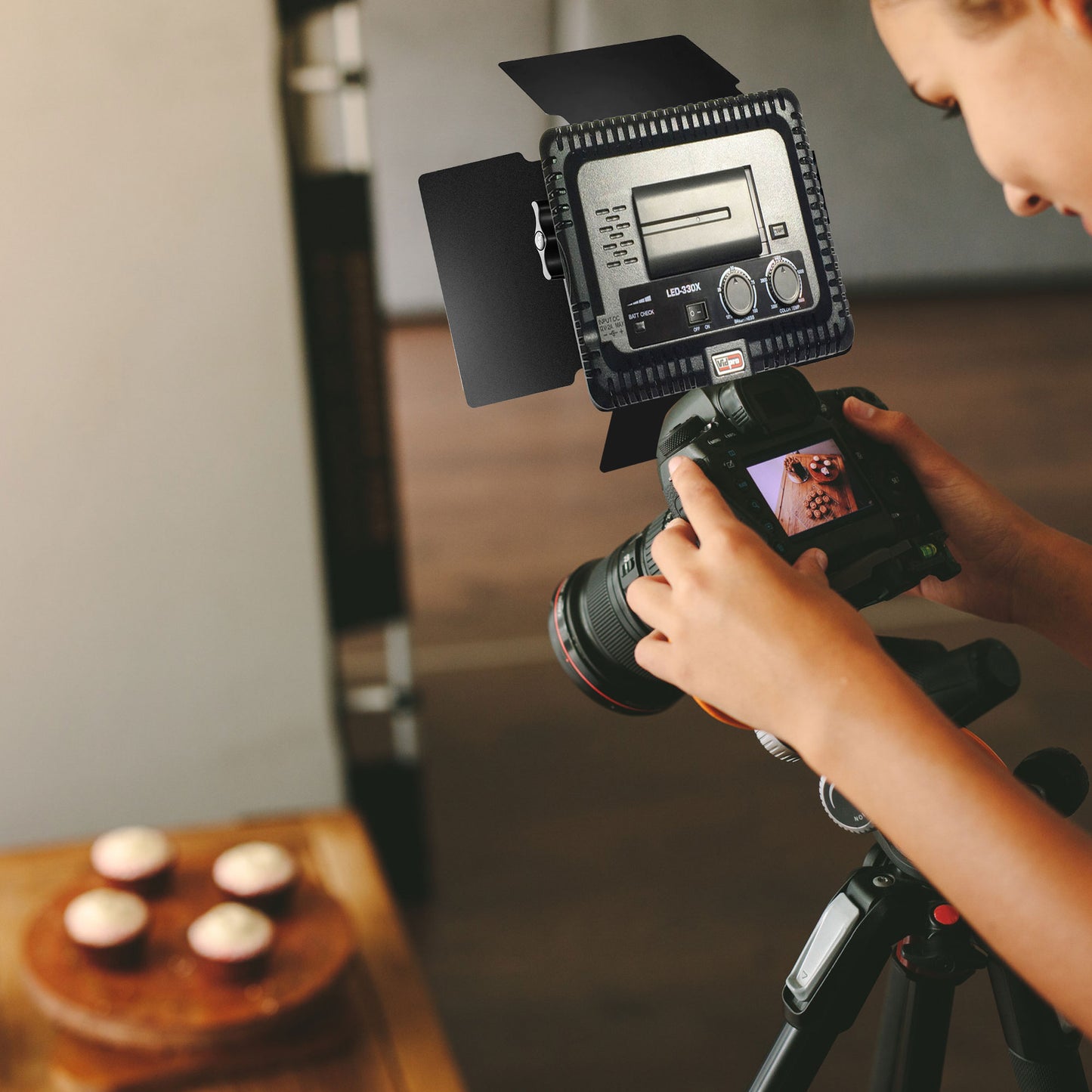 Ultimate Content Creator Studio Kit – LED Lighting, Shotgun Mic, 128GB SD Card, Tripod, Editing Suite & Flash Bracket